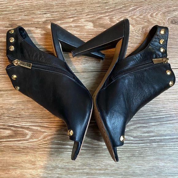 EUC VINCE CAMUTO Studded Edia Black Peep Toe Leather Bootie Size 8.5 - Picture 10 of 13